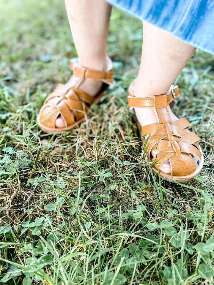 No Peek Brown Waxed Leather Sandals